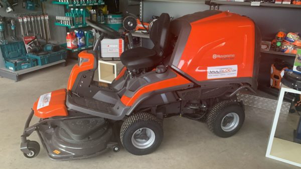 Tracteur à gazon avec ramassage Husqvarna RC 320Ts 4x4 112cm. – Image 2